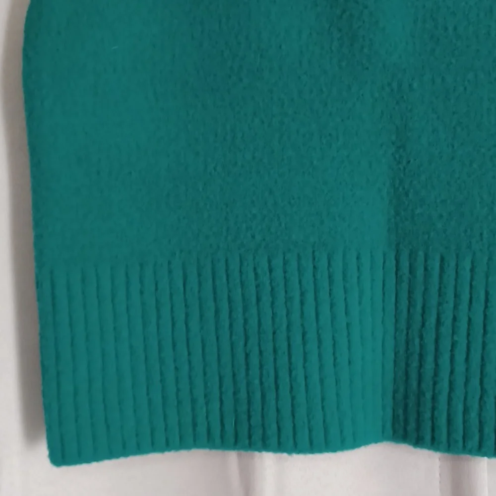 A New Day Fuzzy Sweater Tank Cropped Scoop Neck Rich Green
